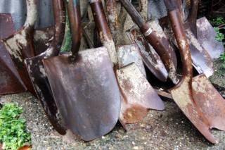 garden dirt shovels