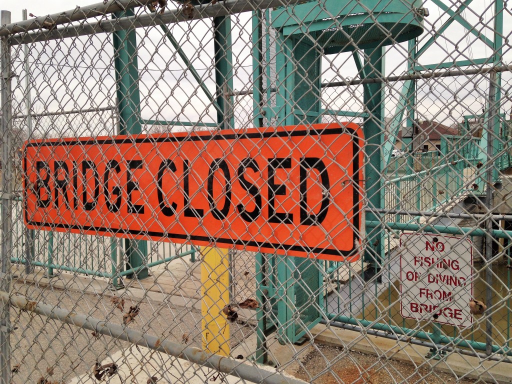 wallaceburg-walking-bridge-constructionn