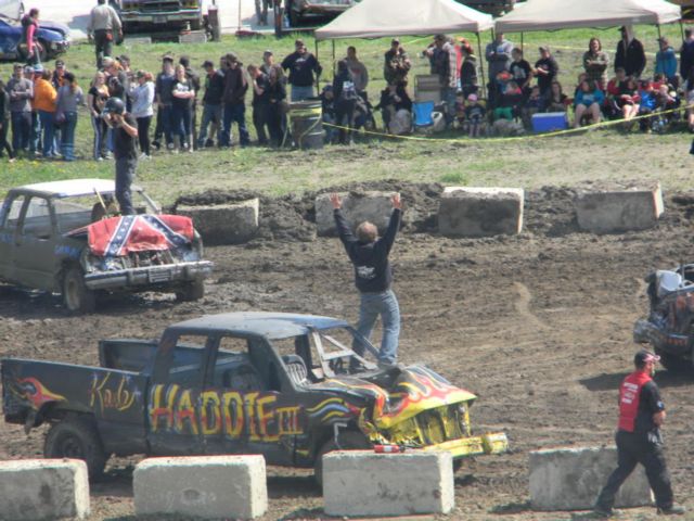 Demolition Derby gets loud in Dresden, see photos