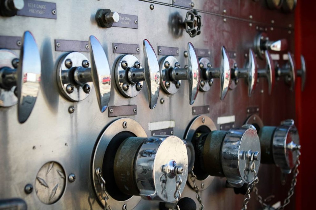 Firefighters battle blaze in Thamesville