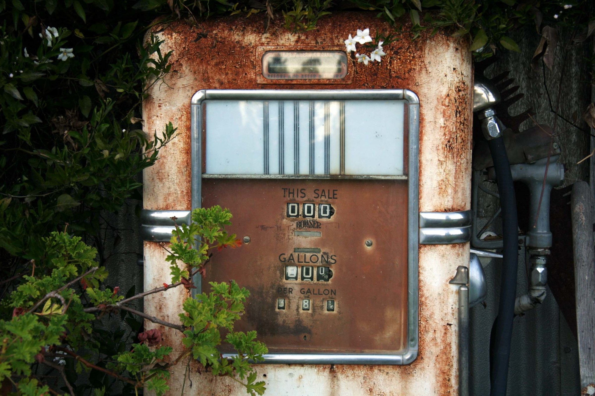 Antique gas pump stolen in Dover