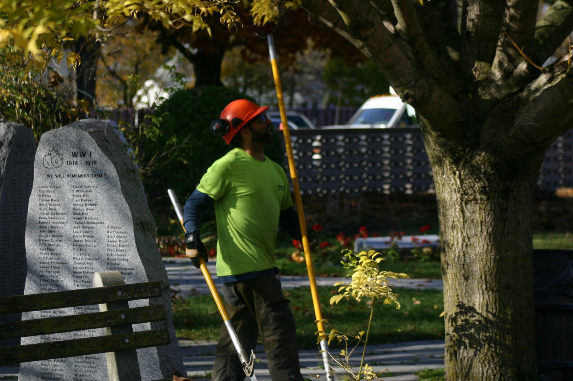 Volunteers clean-up Wallaceburg cenotaph area