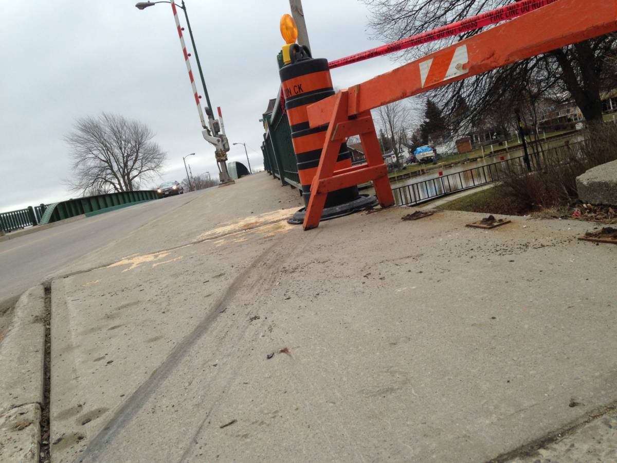 Drunk driver smashes into Wallaceburg bridge