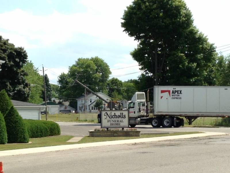 Pole damage leads to power outage in Wallaceburg