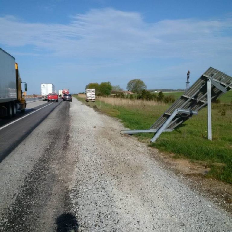 Trucker charged after hitting sign on the 401