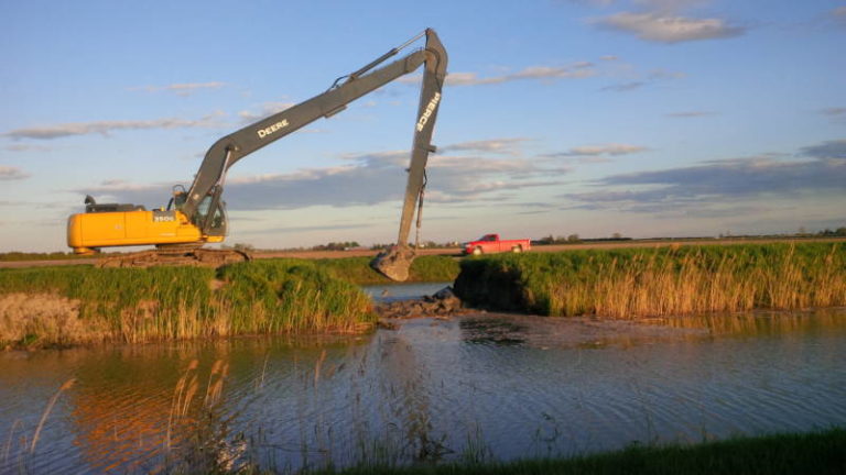 Dike breach causes road closure