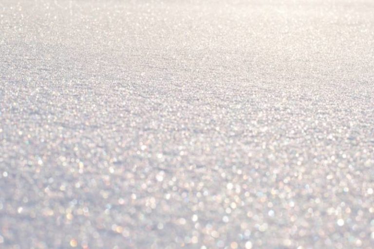 Periods of snow, wind gusts of 40 km/h, wind chill -10°C, high 1°C