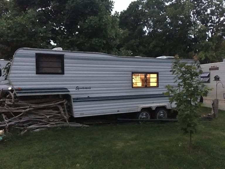 1991 Sportsman RK 24F 5th Wheel for sale $2400 – Click here for more pictures.