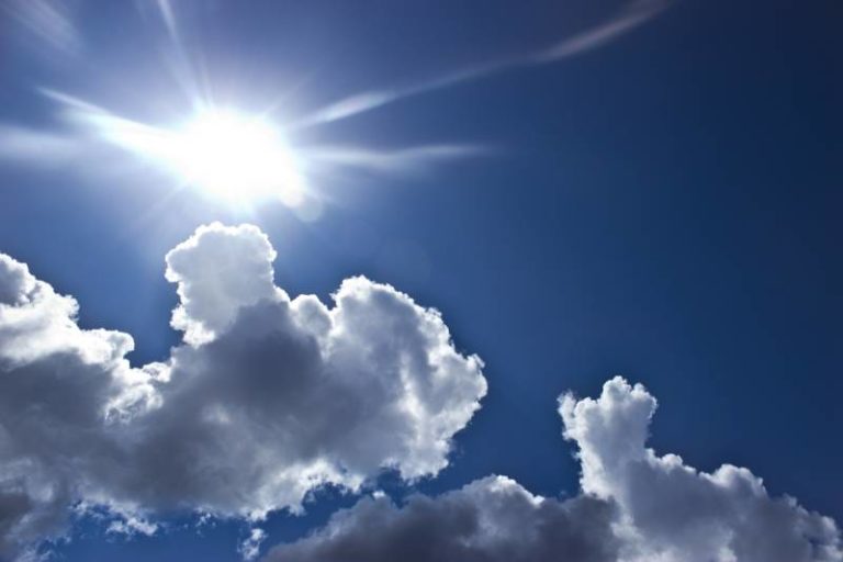 Mix of sun & cloud, 40 km/h wind gusts, high 25°C