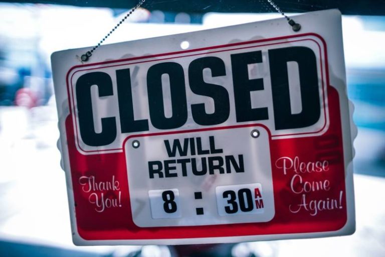 Province orders the closure of all non-essential workplaces