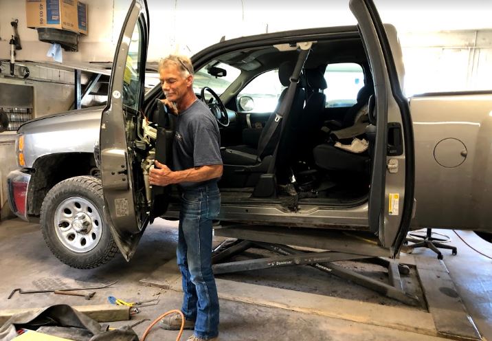 Towell’s Auto Body – Locally owned and Operated!