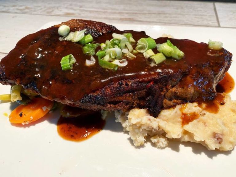 Bob n Buoys Bar & Boil in Mitchell’s Bay