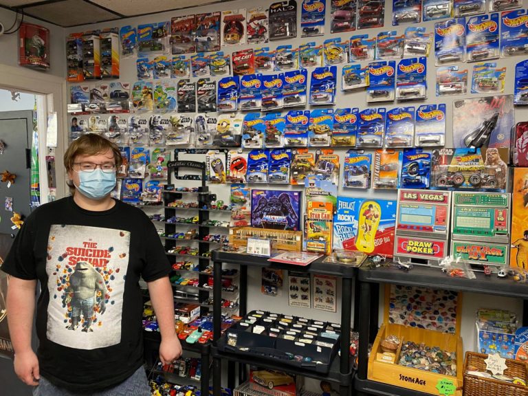 Toy Wars and Collectables holding ‘Vaporizing Summer Sale’ on Saturday