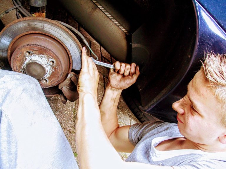 Free automotive repair help available online