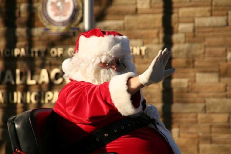 52nd annual Santa Claus Parade being held in Wallaceburg on Saturday