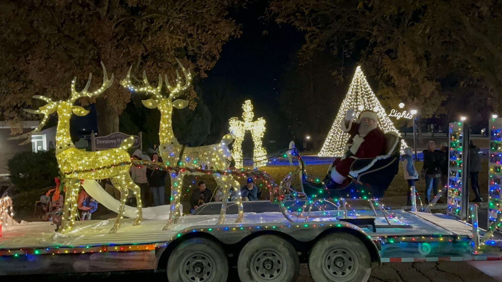 2025 Christmas Parade held in Wallaceburg (Video) Wallaceburg News